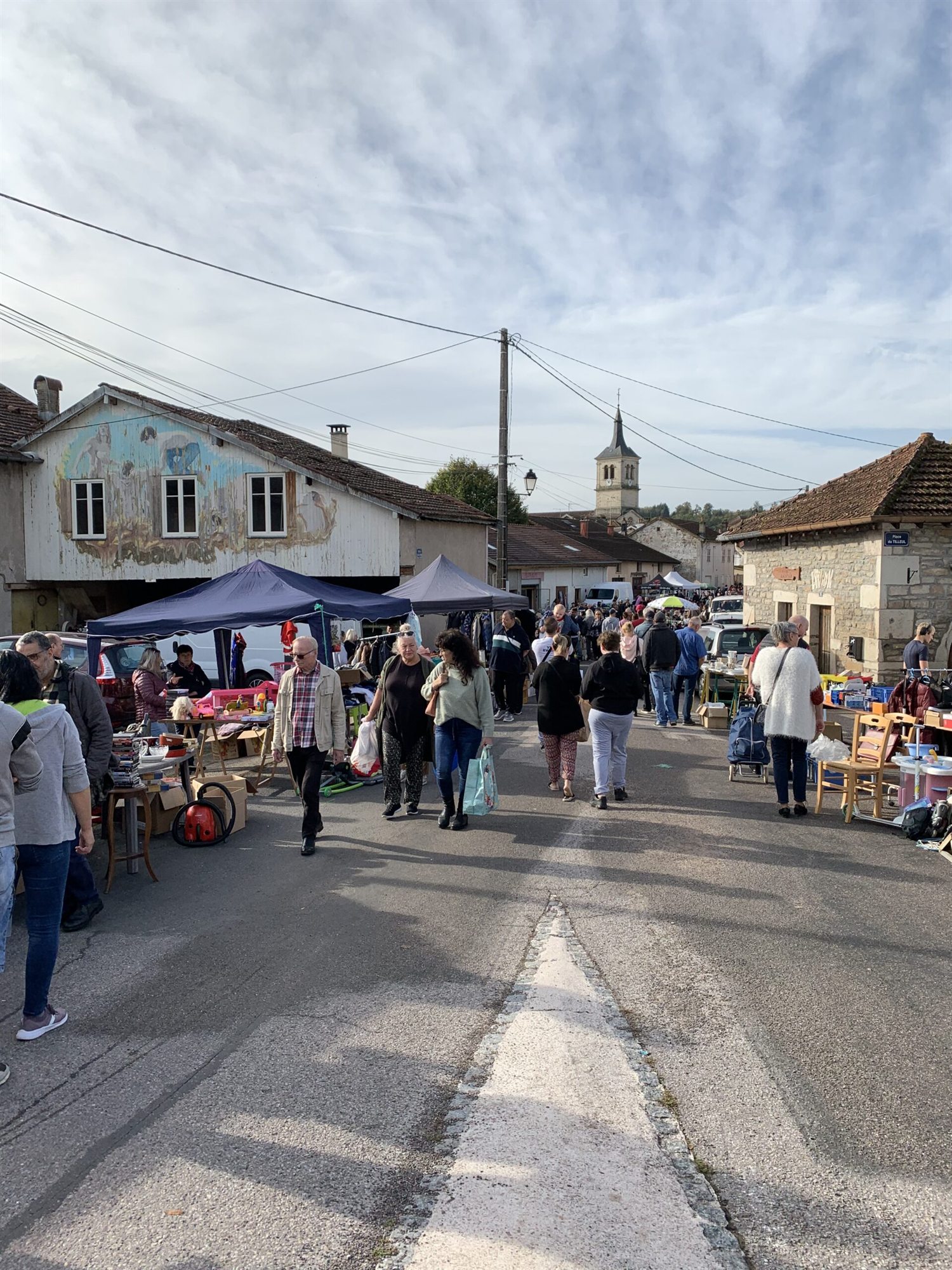 Brocante op een Frans dorpsplein