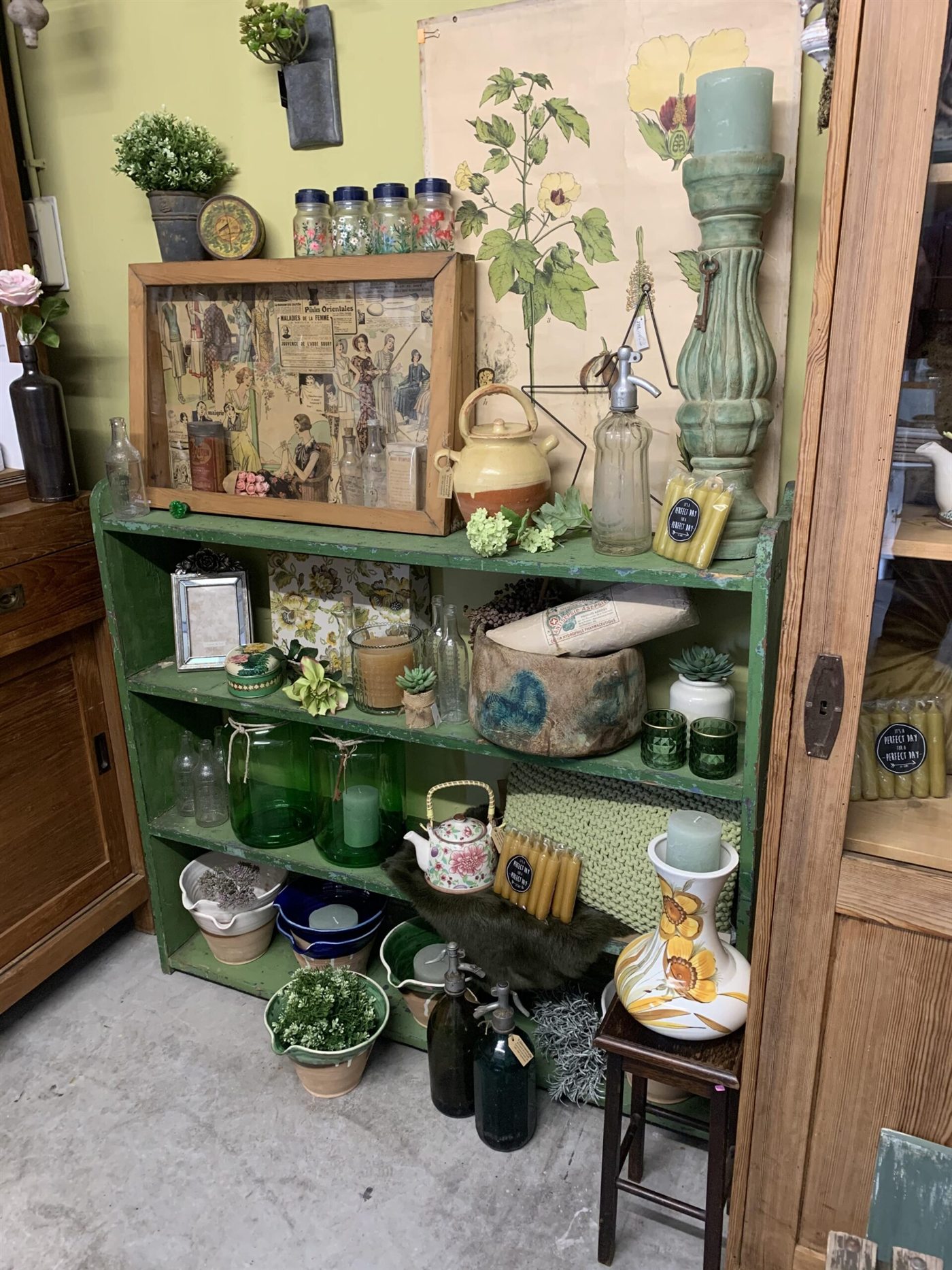 Brocante-kast vol vondsten