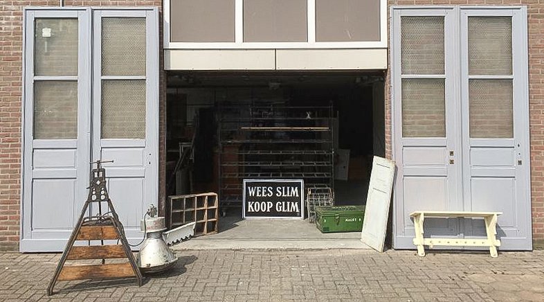 De winkelpui van 't Glimmenhofje