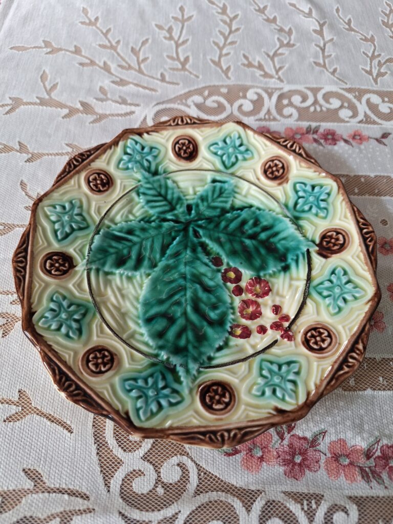 Nieuw: Barbotine bordje herfstblad