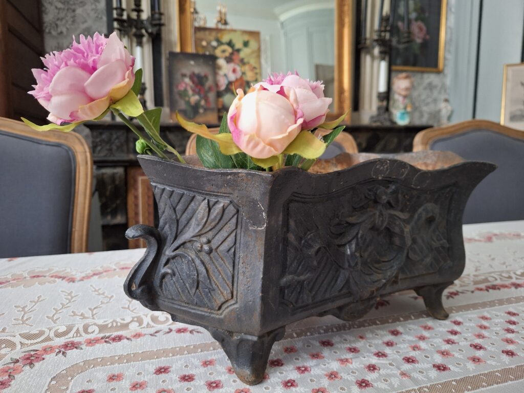 Nieuw: Jardinière van gietijzer